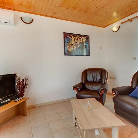 Apartment With A Parking Space Nerezine, Losinj - 12149 Nerezine