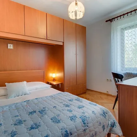 With Parking Space Nerezine, Losinj - 12149 Appartement Nerezine