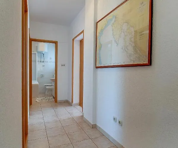 Appartement With Parking Space Nerezine, Losinj - 12149 *